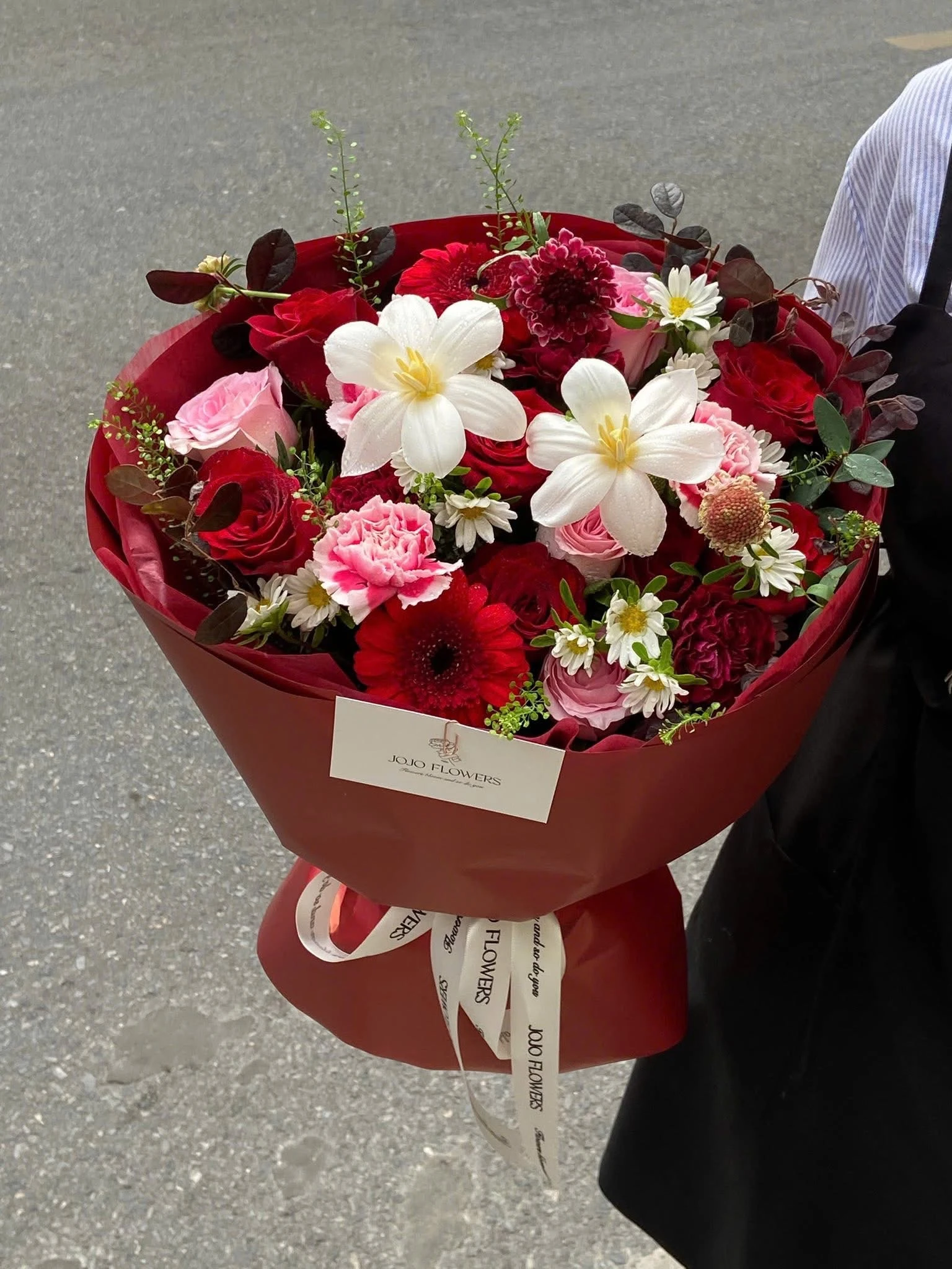 Bó tròn tone đỏ hồng mix tulip